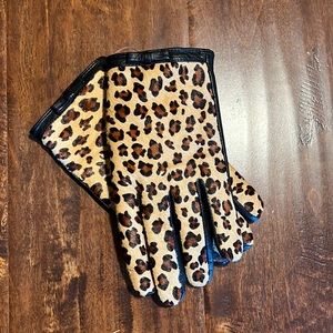 Banana Republic women’s Leopard gloves size large 🐆